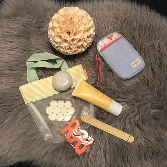Mary Kay Other - 🌺NEW🌺🍋Lemon parfait 🍋 pedicure set Mary Kay Other - 🌺NEW🌺🍋Lemon parfait 🍋 pedicure set